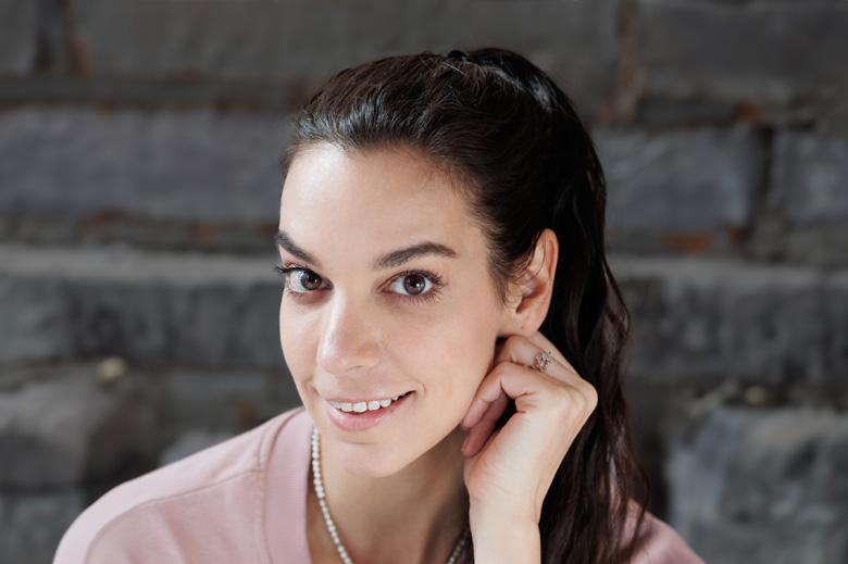 „Šedesátnice může mít za měsíc práce obličej v lepším stavu než čtyřicetiletá dáma.“ Marta Dřímal Ondráčková se ve své knize #udrzksicht dělí o své poznatky a zkušenosti s obličejovou jógou