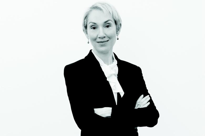 Objevte příběh sestry Christiana Diora, múzy a válečné hrdinky, která byla vězněna v Ravensbrücku a přežila pochod smrti