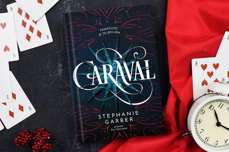 Návrat knižní legendy: Caraval se vrací, poprvé s barevnou ořízkou. Stephanie Garber je autorka, která dává fantazii křídla