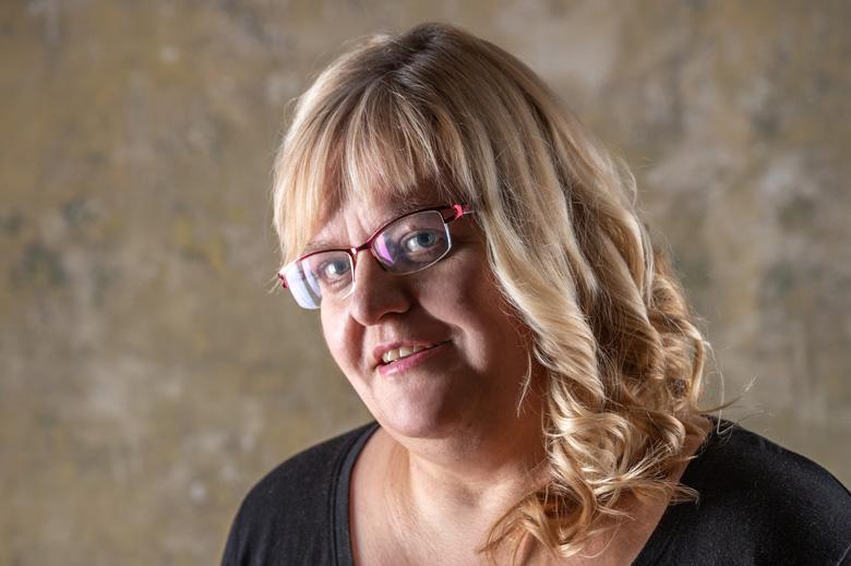„V doku románu je fikce přípustná pouze v případě, že narazíte na nějaké bílé místo.“ Markéta Dočekalová v knize Kde domov můj? přibližuje neznámý život autora české hymny