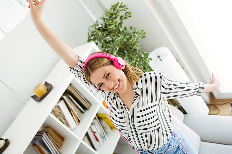 Pět způsobů, jak vám audioknihy zlepší čtenářské návyky – 58 % posluchačů audioknih tvrdí, že díky mluvenému slovu toho přečtou mnohem více