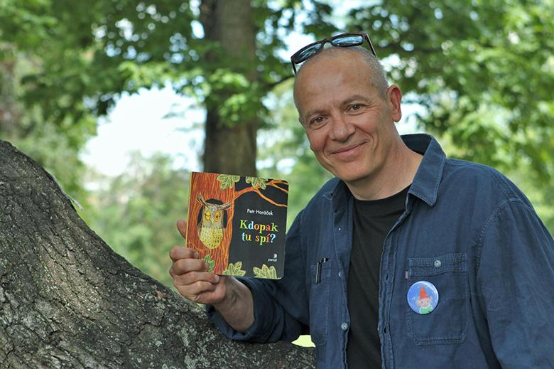 "Nejradši bych byl celý den v ateliéru a pořád si kreslil." Petr Horáček píše a ilustruje knížky, které čtou děti v USA, Nizozemsku i Česku