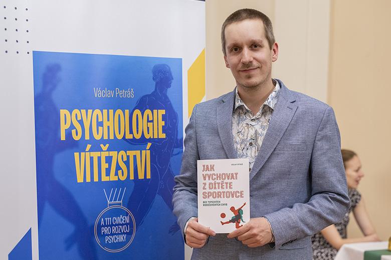 Václav Petráš: „Rodiče jsou klíčoví v jakékoli oblasti dětského života – včetně sportu." Jak vychovat z dítěte sportovce – to se dozvíte ve stejnojmenné knize