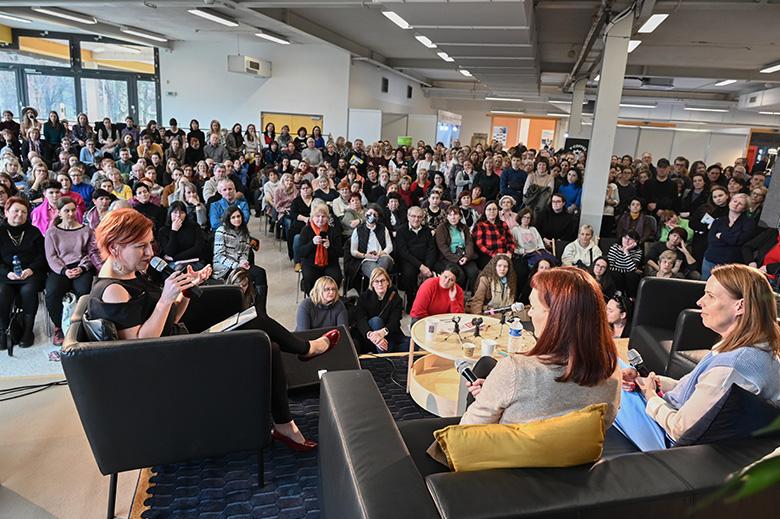 První březnový víkend se do Ostravy sjedou všichni milovníci knih. Už popáté se zde koná Knižní festival Ostrava, jehož letošní tváří se stala spisovatelka Nina Špitálníková