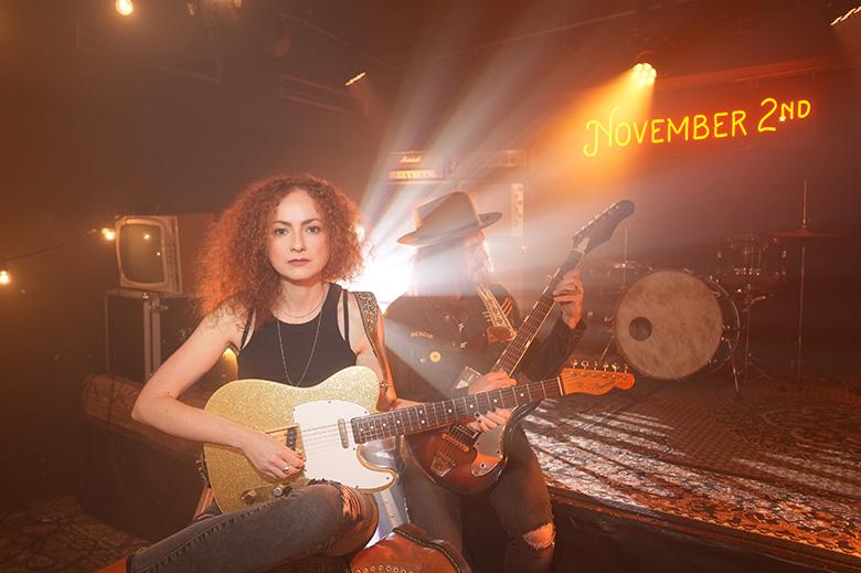 „Knihy shromažďuju a těším se, že si jednou nechám postavit zakázkovou knihovnu, kam je všechny abecedně seřadím.“ Alexandra Langošová z kapely November 2nd miluje hudbu i knihy