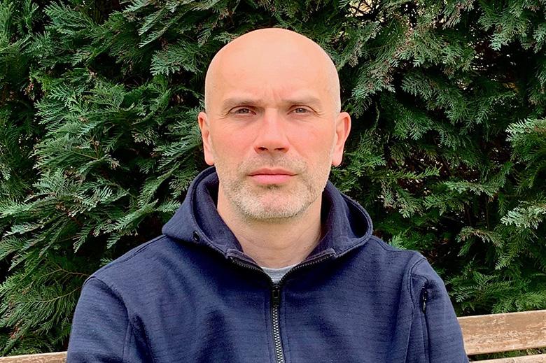 „Zpočátku jsem neměl žádný cíl, jen jsem házel, co mě napadlo.“ Roman Bureš pracoval jako osobní strážce a vyhazovač, dnes je známý jako autor fantasy knih