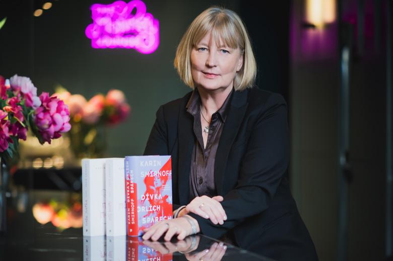 Karin Smirnoff: „Nejsem Larsson ani Lagercrantz. Nemůžu a ani nechci je napodobovat, mám svůj vlastní styl a jazyk.“ Mikael Blomkvist a Lisbeth Salanderová z Milénia se vrací v knize Dívka v orlích spárech