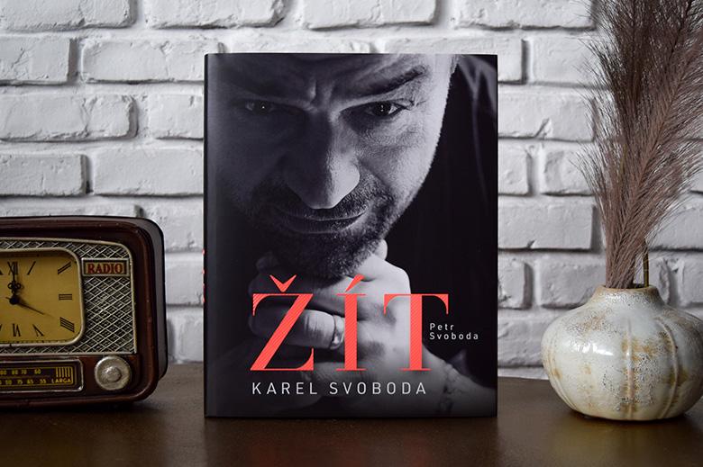 Karel Svoboda – Žít: Upřímná výpověď o celé jedné generaci lidí, kteří žili v divné době. "Pracovat na téhle knize mi bylo ctí," říká redaktor knihy Jiří Popiolek