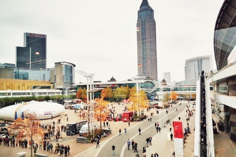 Vítejte na největším knižním veletrhu na světě. Tohle je Frankfurt!