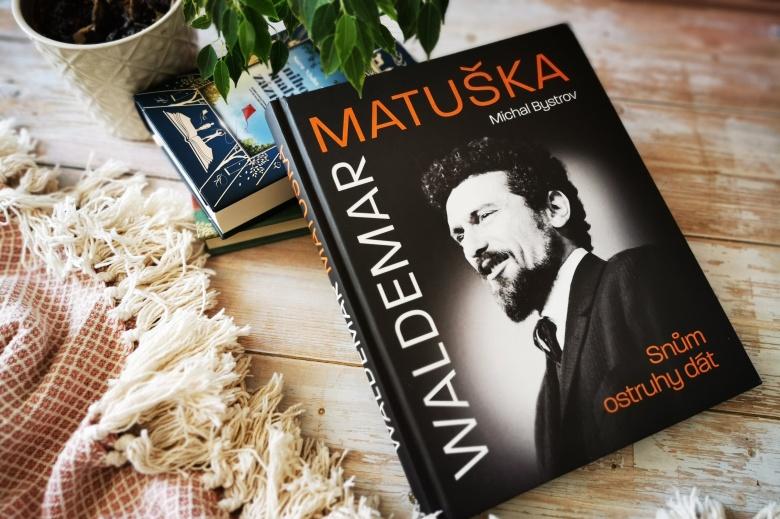 Díky knize Michala Bystrova můžete nahlédnout za oponu Matuškova života a pochopit například okolnosti jeho emigrace