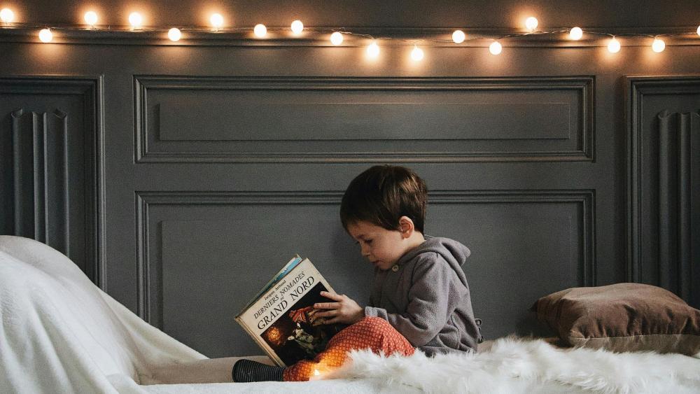 Příběhy, které se čtou šeptem i nahlas: náš výběr pro mladé čtenáře