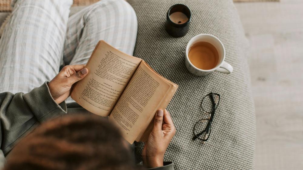 Romantika z hlubin, krev a čest v Západozemí. Únorové fantasy láká na velké emoce