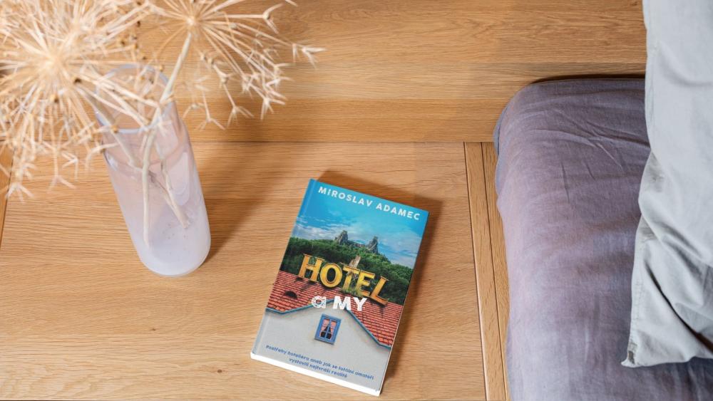Když se sny střetnou s realitou. Hotel a MY je ironická zpověď z podnikatelského ráje