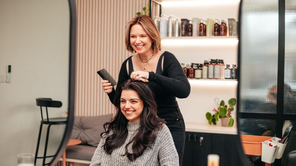 „Proměna nezačíná u vlasů, ale uvnitř.“ Kadeřnice Martina Odstrčilová o změnách, které ženám mění život