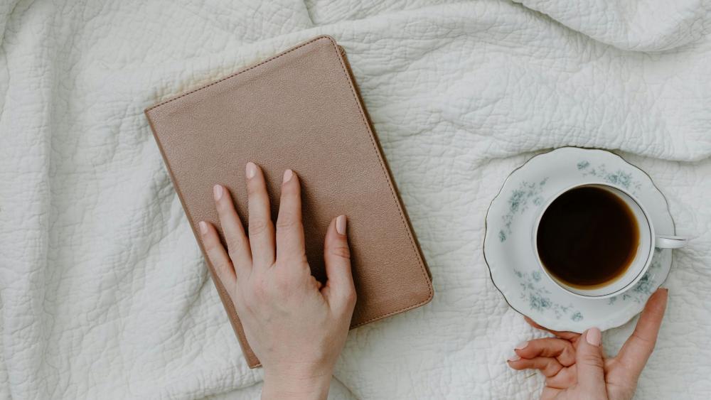 Podzimní romantasy, které zahřejí i nadchnou